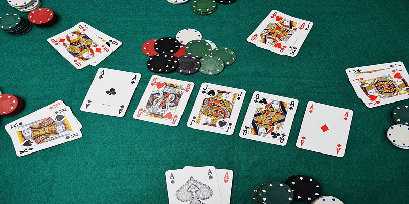 Hướng dẫn cách chơi cơ bản Poker Mù Lớn và Mù Mini