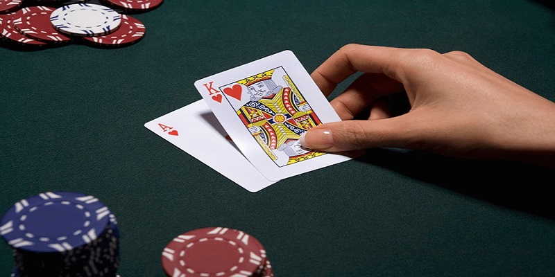 Kinh nghiệm đặt cược Poker Mù Lớn và Mù Mini thành công